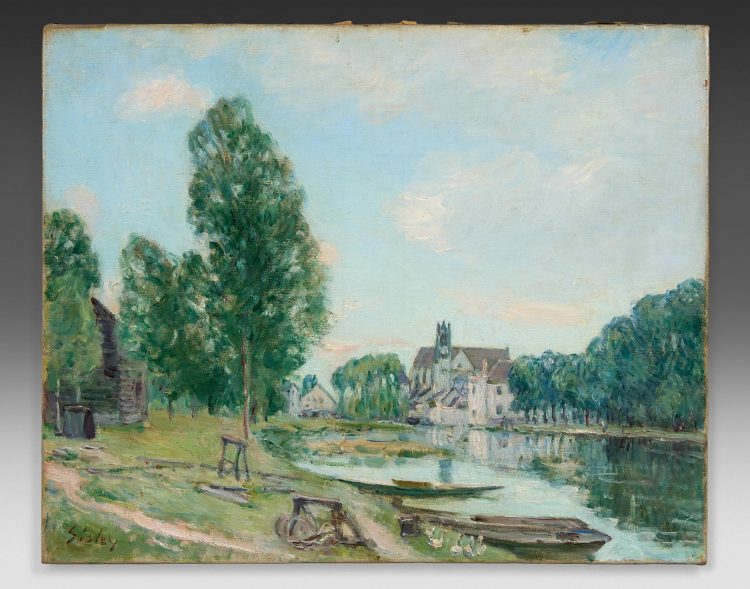 Alfred SISLEY (1839-1899) Moret-sur-Loing, 1889 Huile sur toile, signée en bas à gauche. 33 x 41 cm Dans un cadre ancien en bois sculpté et redoré.
